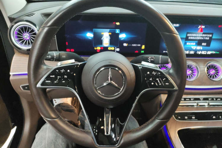 奔驰E级新能源 2023款 E 350 e L 插电式混合动力轿车中控内饰13