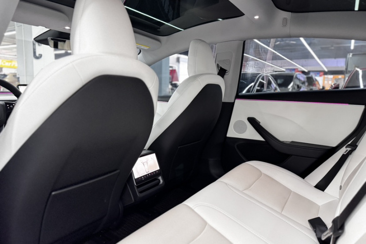 特斯拉 Model 3 2023款 后轮驱动版中控内饰7007