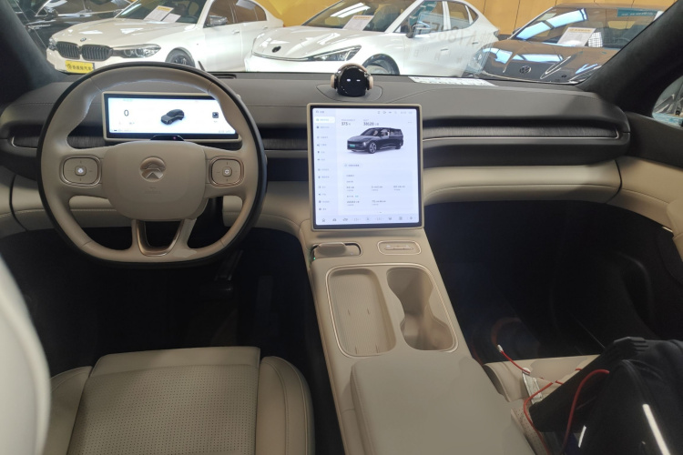 蔚来ES6 2023款 75kWh中控内饰7002