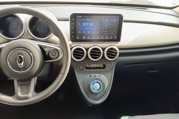 欧拉黑猫 2021款 301km 基础型中控内饰12