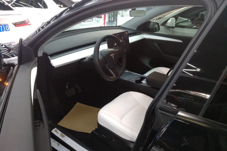 特斯拉 Model Y 2022款 改款 后轮驱动版中控内饰20