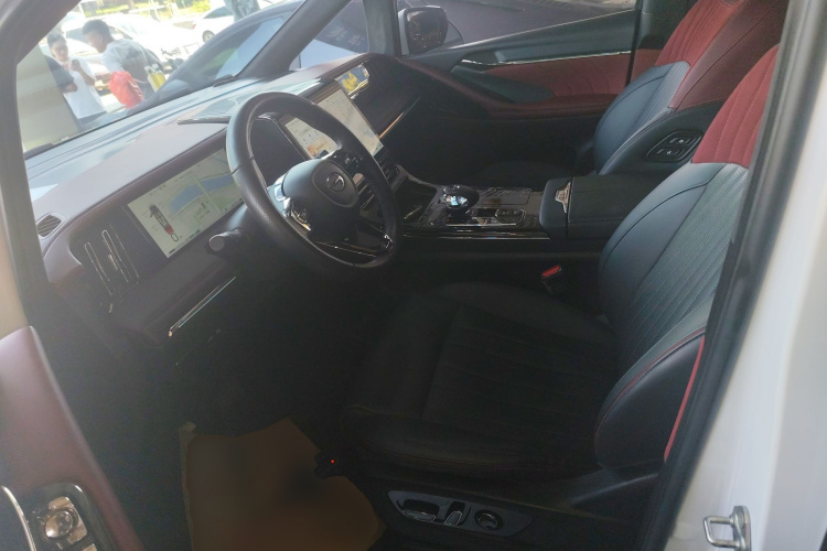 广汽传祺 传祺M8 2023款 宗师系列 双擎 御尊版中控内饰19