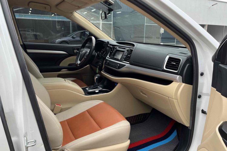 丰田 汉兰达 2021款 2.0T 四驱精英版 7座中控内饰7006