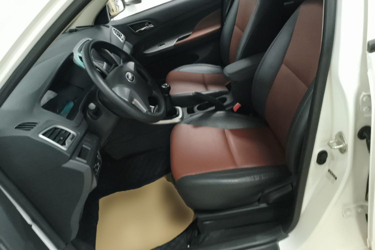 比亚迪F3 2015款 节能版 1.5L 手动舒适型局部细节19