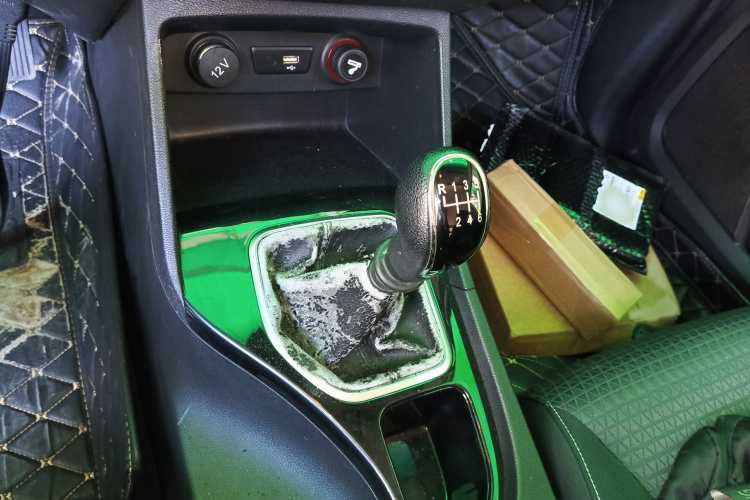 宝骏730 2019款 1.5L 手动时尚型 7座 国VI局部细节18