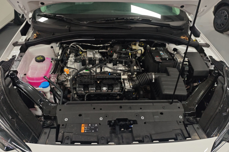 荣威i5 2026款 1.5L CVT豪华版机舱底盘24