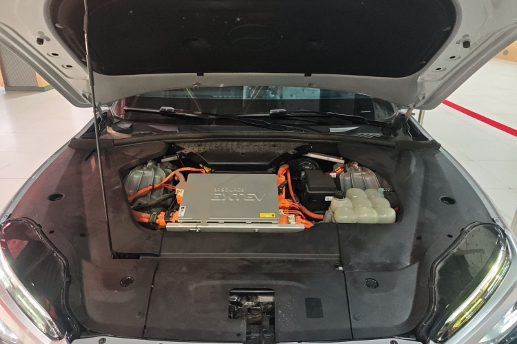 蔚来ES8 2022款 100kWh 签名版 六座机舱底盘24