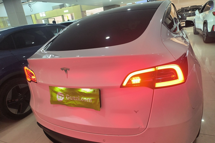特斯拉 Model Y 2022款 改款 后轮驱动版车身外观6