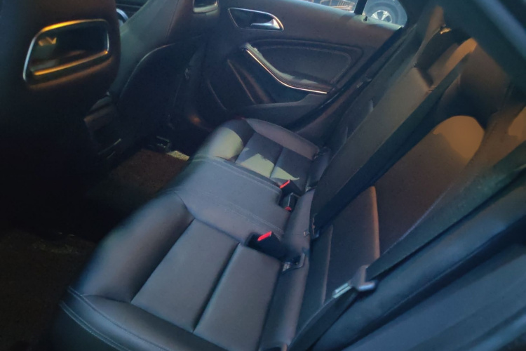 奔驰CLA 2016款 改款 CLA 200 动感型中控内饰7004