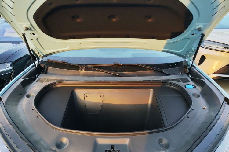 腾势N7 2024款 630 四驱智驾Ultra版机舱底盘24