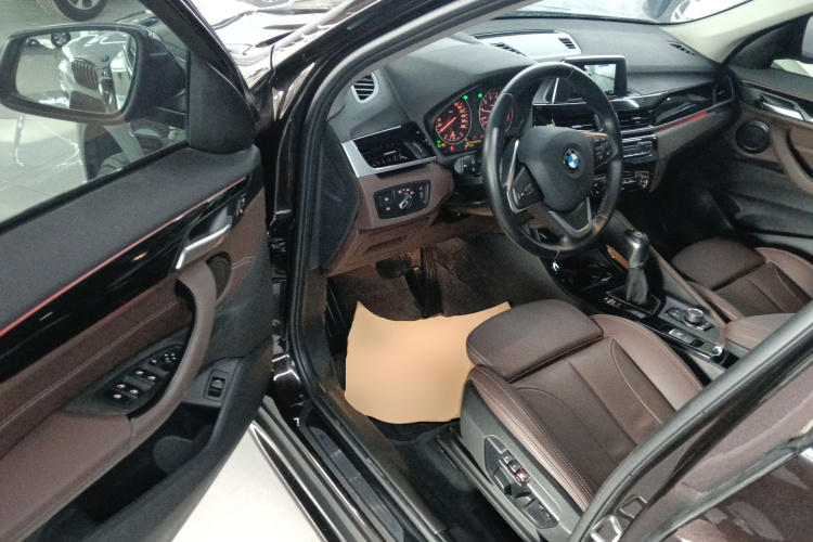 宝马X1 2018款 sDrive18Li 尊享型中控内饰20