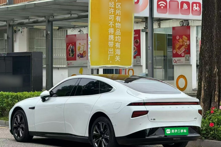 小鹏P7 2021款 480E车身外观4