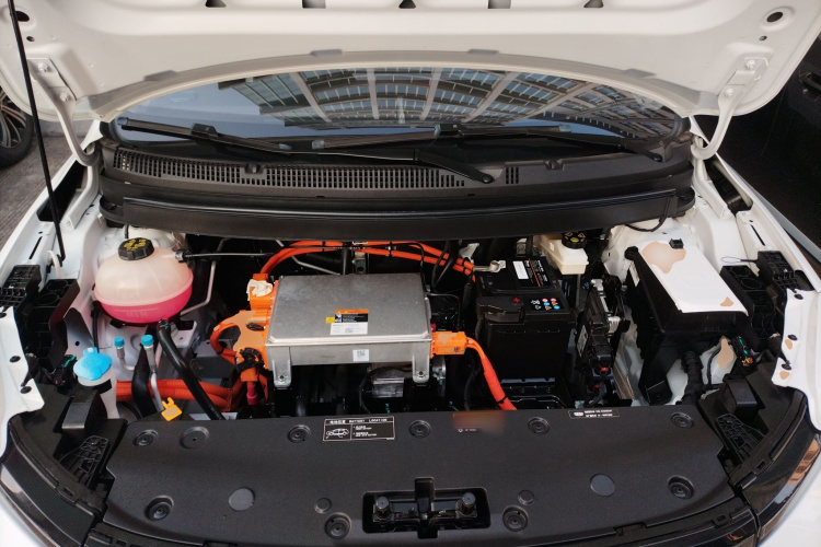 吉利几何E萤火虫 2022款 401KM 霹雳虎 4座机舱底盘24