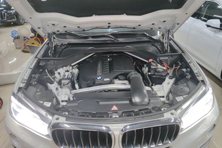 宝马X6 2015款 xDrive35i 领先型机舱底盘24