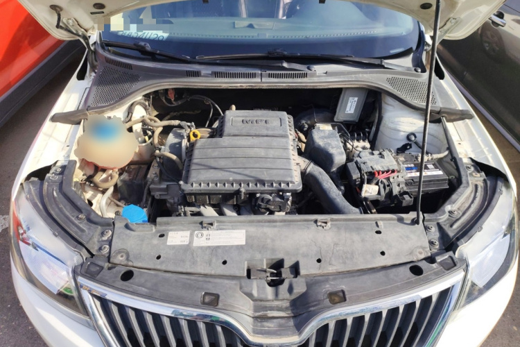 斯柯达 昕锐 2015款 1.6L 手动智选型机舱底盘24