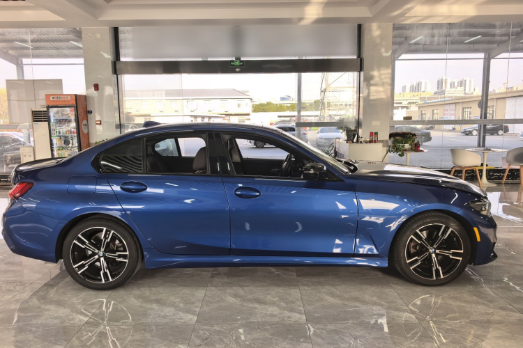 宝马3系 2022款 325i M运动曜夜套装车身外观6003
