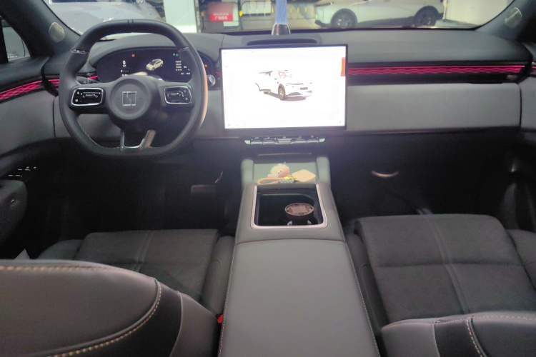 极氪7X 2025款 75kWh 后驱智驾版中控内饰12