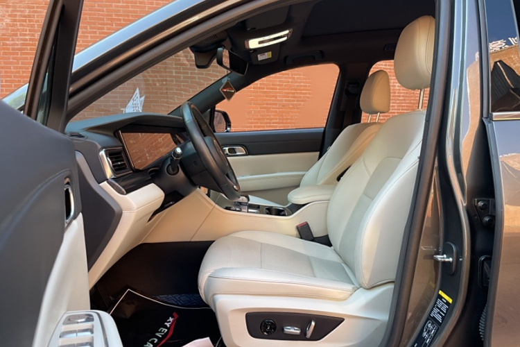 理想汽车 理想ONE 2020款 增程6座版中控内饰7001