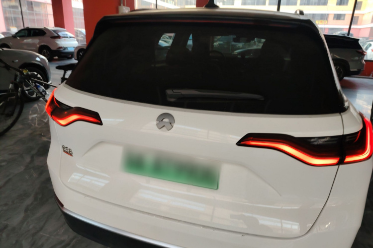 蔚来ES8 2020款 415KM 六座版车身外观6