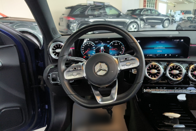 奔驰A级 2020款 改款 A 200 L 运动轿车时尚型中控内饰13