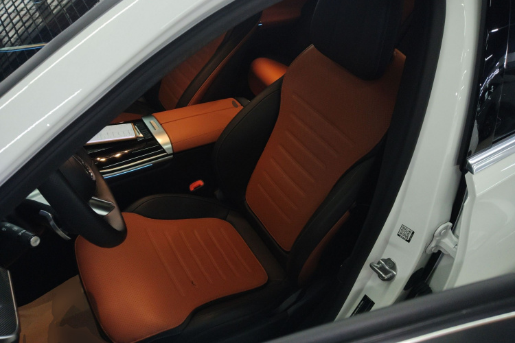 奔驰C级 2022款 C 260 L 运动版中控内饰19