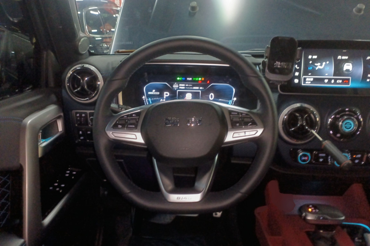 北京越野 北京BJ40 2024款 2.0D 刀锋英雄荣耀版中控内饰13
