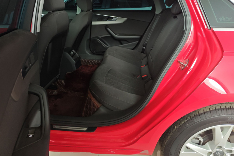 奥迪A4L 2018款 30周年年型 40 TFSI 进取型中控内饰21