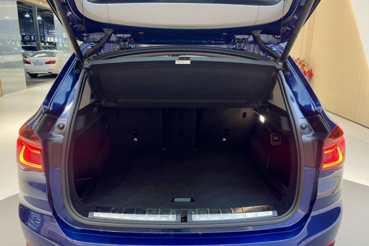 宝马X1 2018款 sDrive20Li 领先型车身外观6002