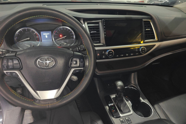 丰田 汉兰达 2015款 2.0T 四驱豪华版 7座中控内饰7002