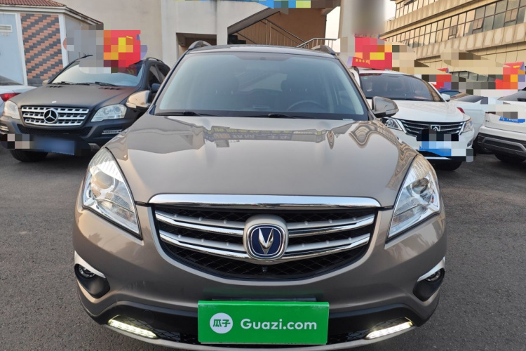 长安CS35 2016款 1.6L 自动豪华型 国IV车身外观2