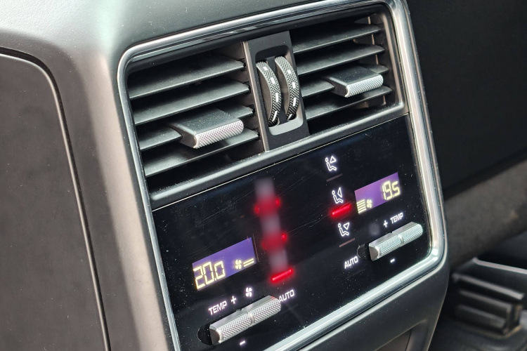 保时捷 Cayenne新能源 2019款 Cayenne E-Hybrid 2.0T中控内饰7005