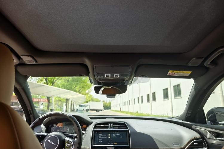 捷豹XEL 2024款 2.0T 250PS R-DYNAMIC S进取运动版中控内饰7007