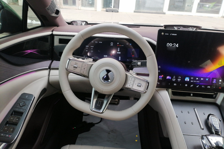 腾势Z9GT 2024款 1100四驱Ultra版中控内饰13