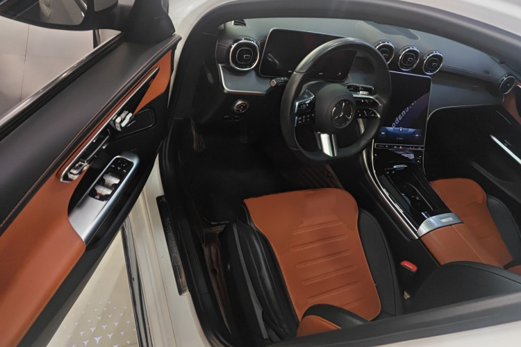 奔驰C级 2022款 改款 C 200 L 运动版中控内饰7003