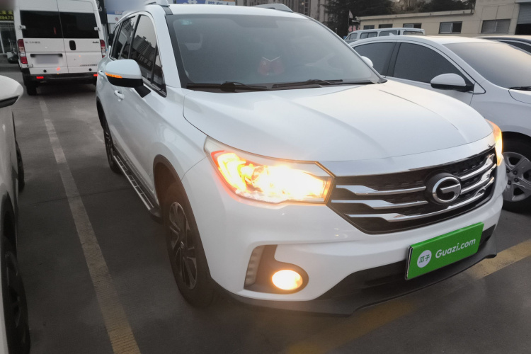 广汽传祺 传祺GS4 2017款 235T 自动两驱精英版车身外观3