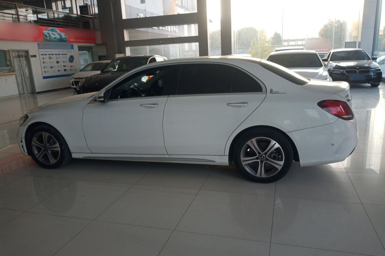 奔驰C级 2021款 C 260 L 运动版车身外观4