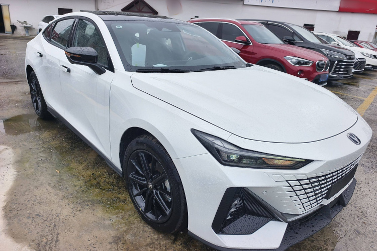 长安UNI-V 2025款 1.5T 500Bar高能版车身外观6002