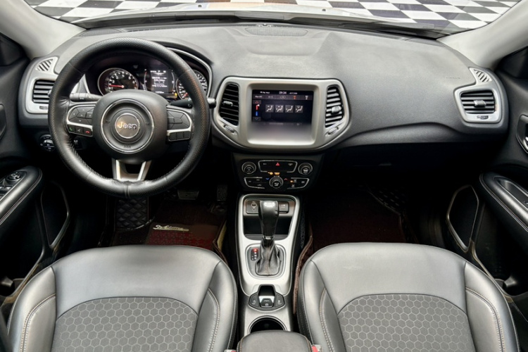 Jeep 指南者 2020款 220T 自动领先版中控内饰7003