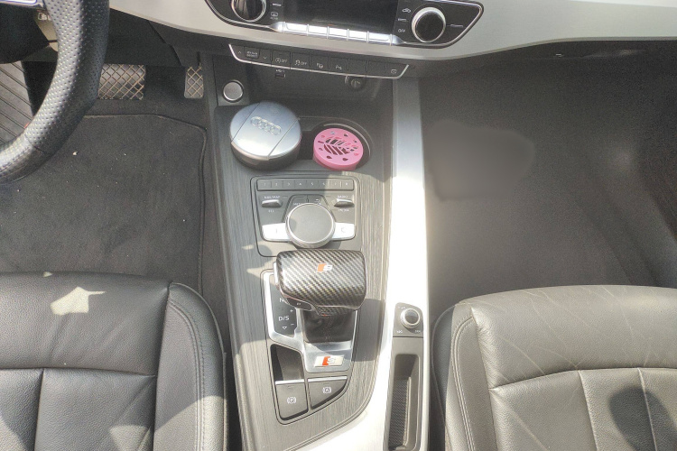 奥迪A4L 2019款 40 TFSI 时尚型 国VI局部细节9003