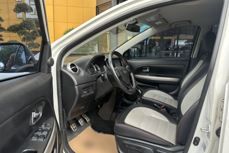 长城M4 2014款 1.5L 手动豪华型中控内饰7001