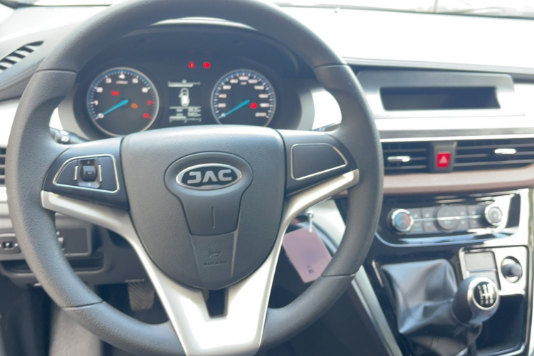 江淮瑞风 瑞风M3 2025款 PLUS 1.8L 手动舒适版 9座局部细节13