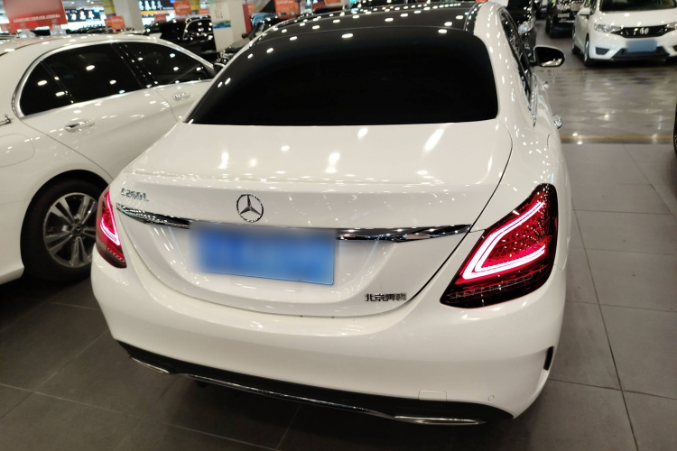 奔驰C级 2019款 改款 C 260 L 运动版车身外观6