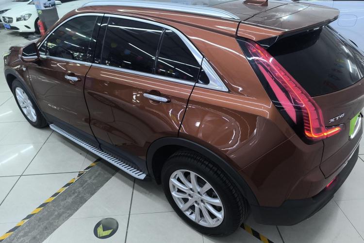凯迪拉克XT4 2018款 28T 两驱技术型车身外观4