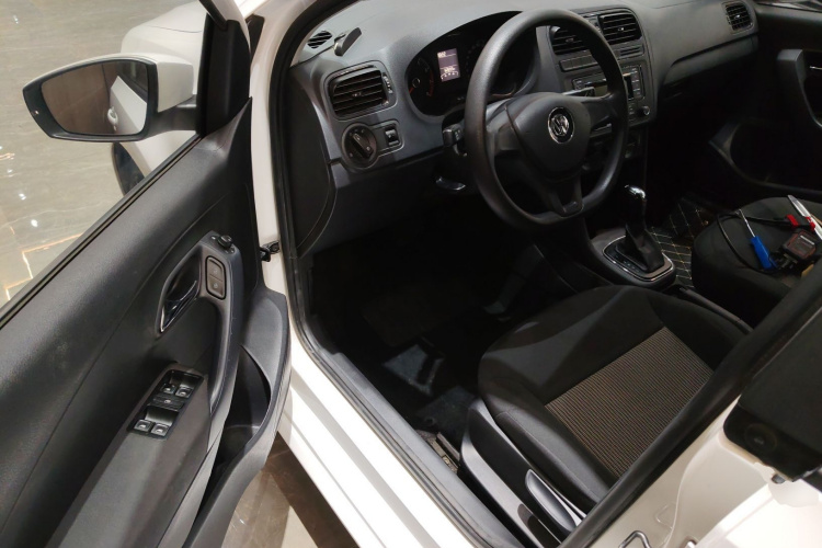 大众 Polo 2016款 1.4L 自动风尚型中控内饰20