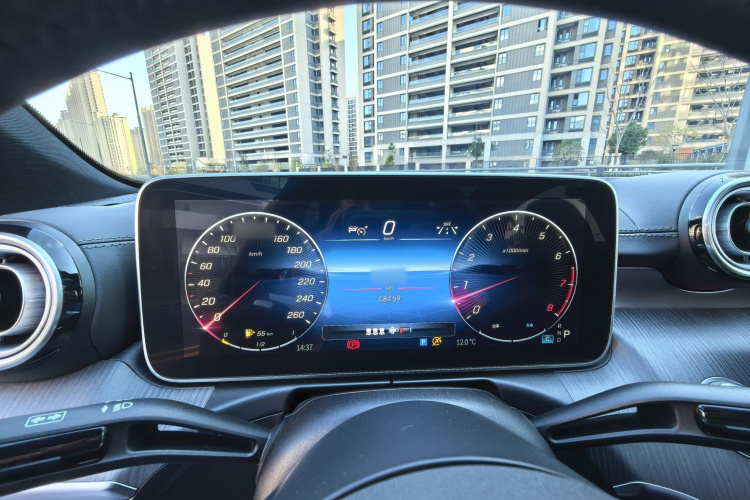 奔驰C级 2023款 改款 C 260 L 运动版中控内饰7010