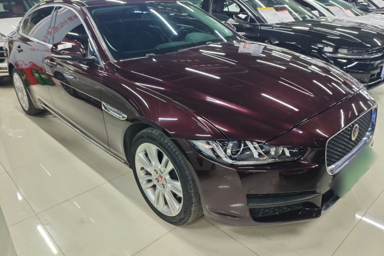 捷豹XEL 2019款 2.0T 250PS 尊享版车身外观3