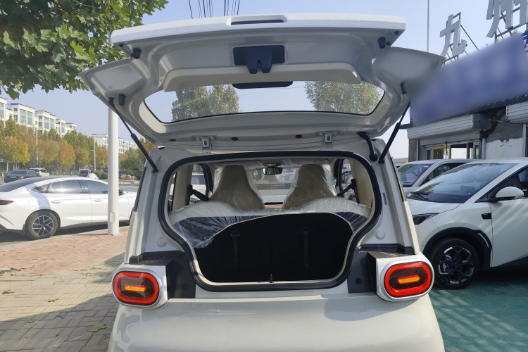 五菱汽车 宏光MINIEV 2024款 第三代 215km 青春版机舱底盘23