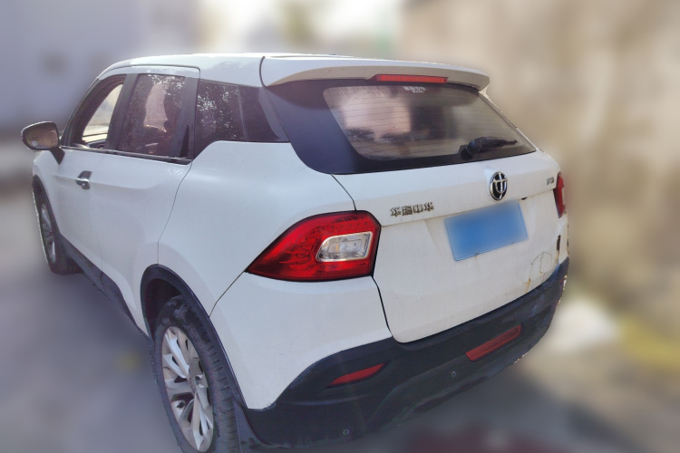 中华V3 2015款 1.5L 手动基本型车身外观5