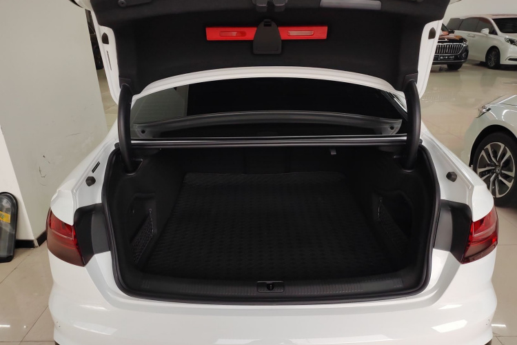 奥迪A4L 2024款 40 TFSI 豪华动感型机舱底盘23