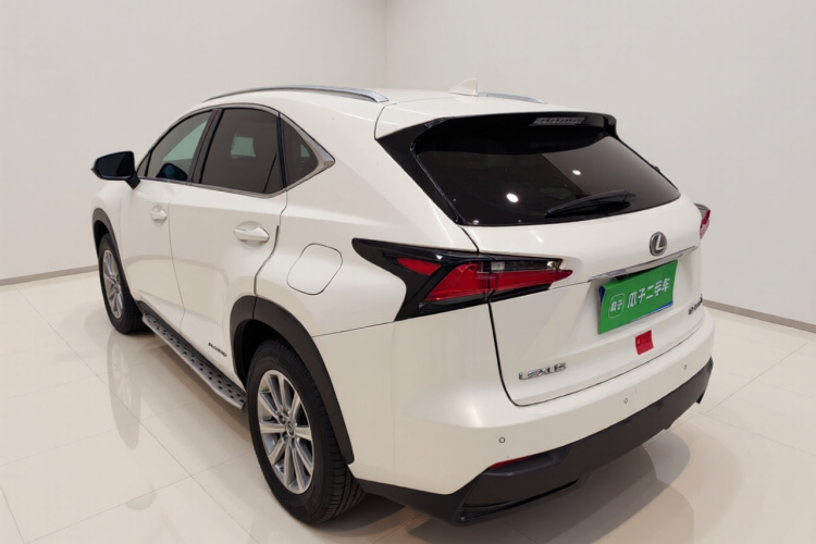 雷克萨斯NX 2015款 300h 前驱 锋尚版车身外观5